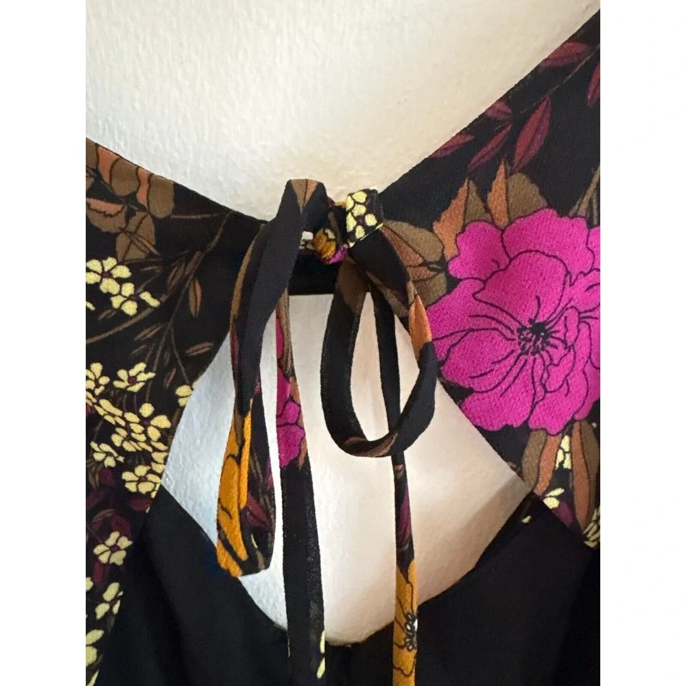 ASTR Blouse Black Floral Rouched Front Puff Sleeve Tie Back Size XS‎